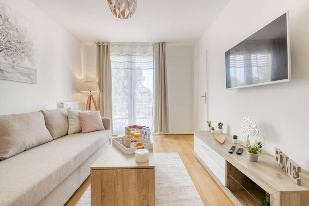 Appartamento L'Elysée - Easy check-in - Arrivée autonome - Place parking privative - T2 suréquipé - Wifi - Netflix Courcouronnes Esterno foto