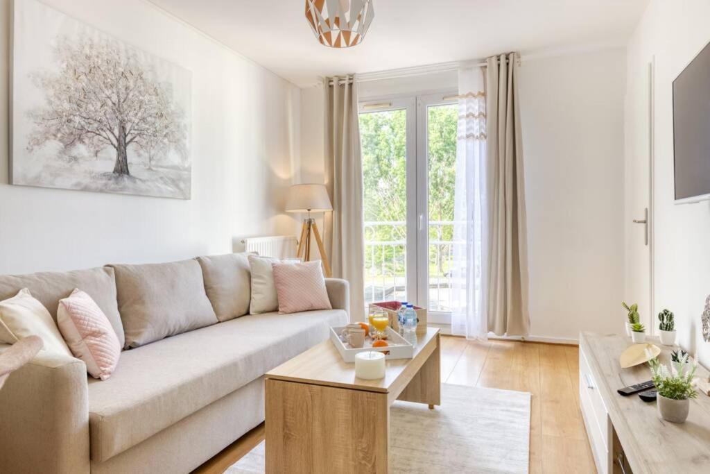 Appartamento L'Elysée - Easy check-in - Arrivée autonome - Place parking privative - T2 suréquipé - Wifi - Netflix Courcouronnes Esterno foto